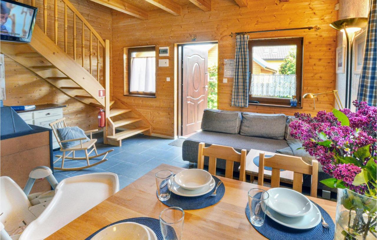 Awesome Apartment In Bobolin With Wifi エクステリア 写真