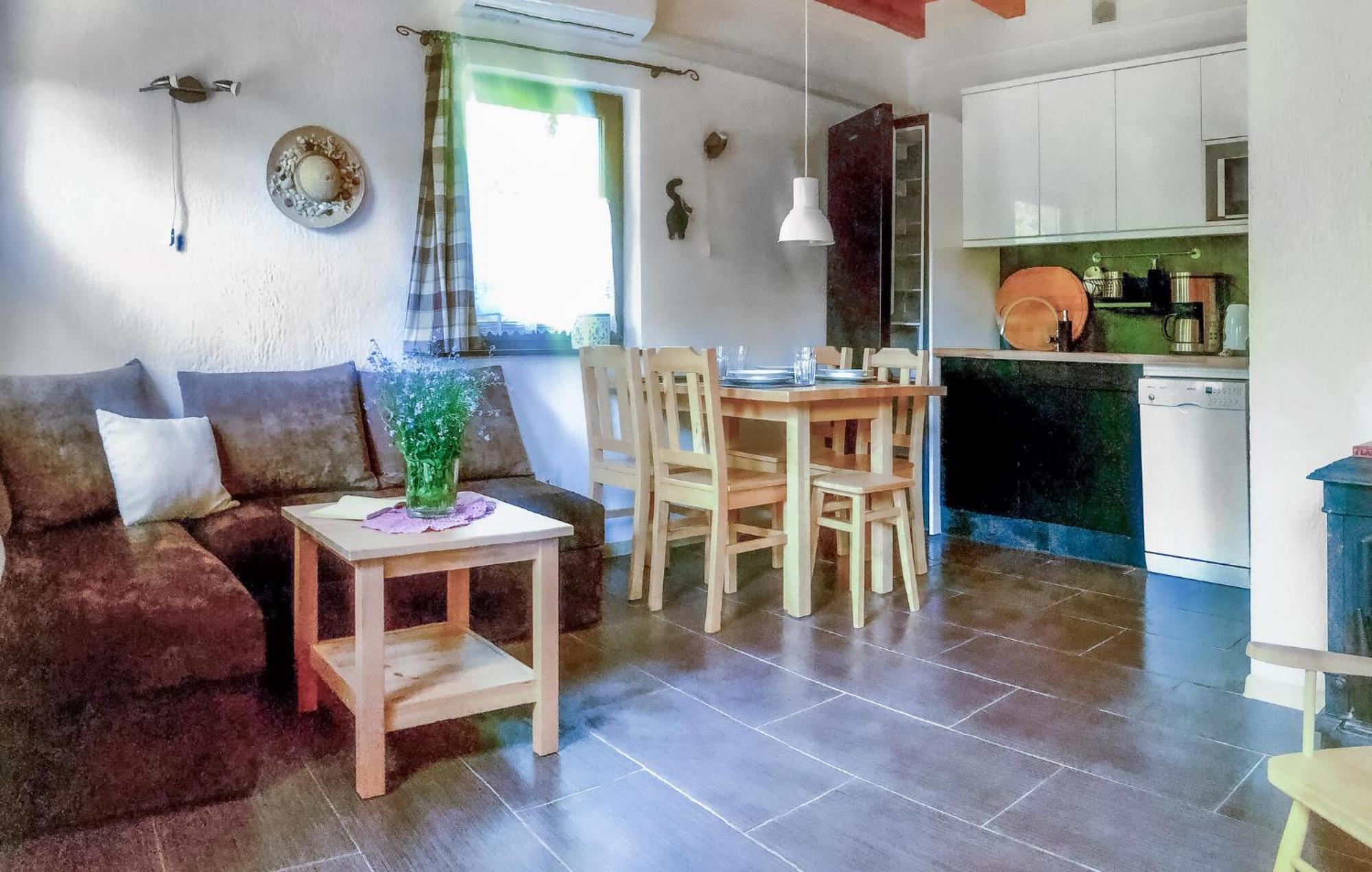 Awesome Apartment In Bobolin With Wifi エクステリア 写真